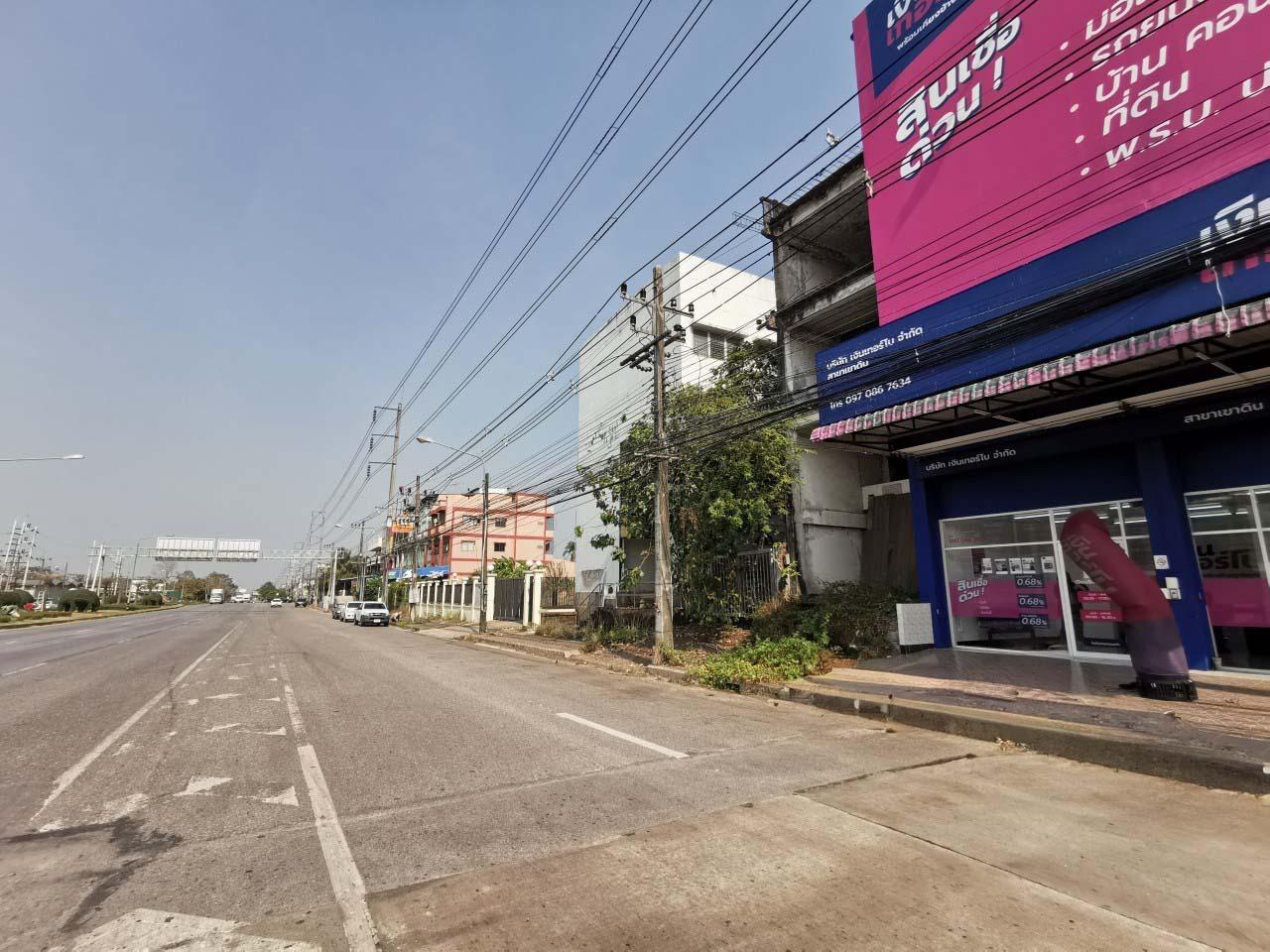 สำนักงาน เนินเขาดิน