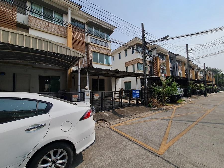 ทาวน์เฮ้าส์ ทาวน์พลัส ลาดพร้าว 101
