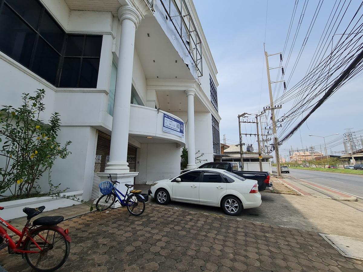 สำนักงาน ถนนเศรษฐกิจ 1 อ้อมน้อย