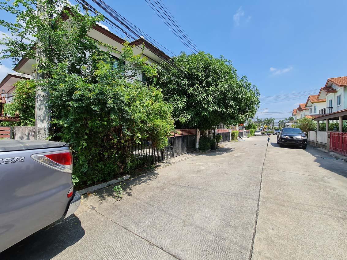 บ้านแฝด บ้านฟ้าปิยรมย์ พรีเมียร์พาร์ค เฟส 10 ลำลูกกา