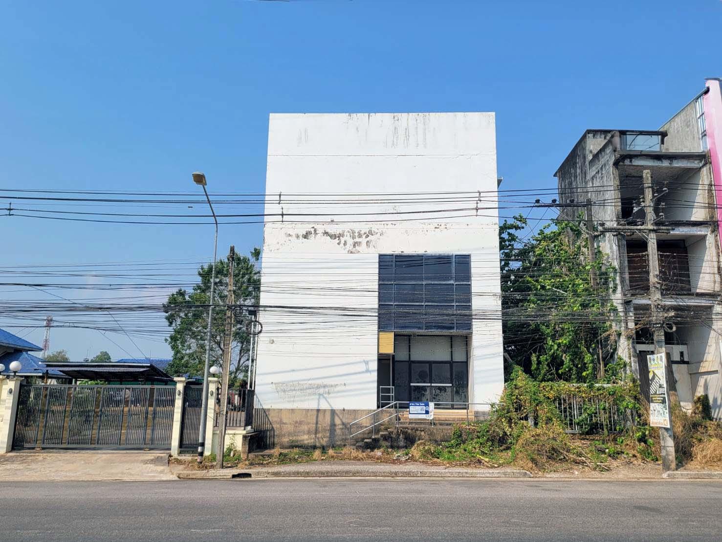 สำนักงาน เนินเขาดิน