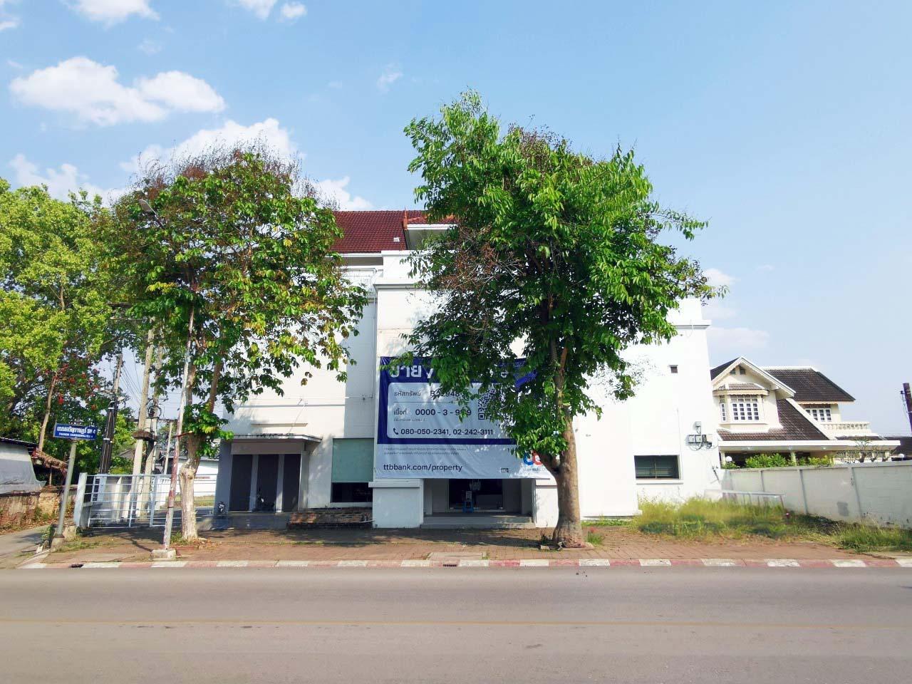 สำนักงาน ถนนเจริญราษฎร์ ลำพูน