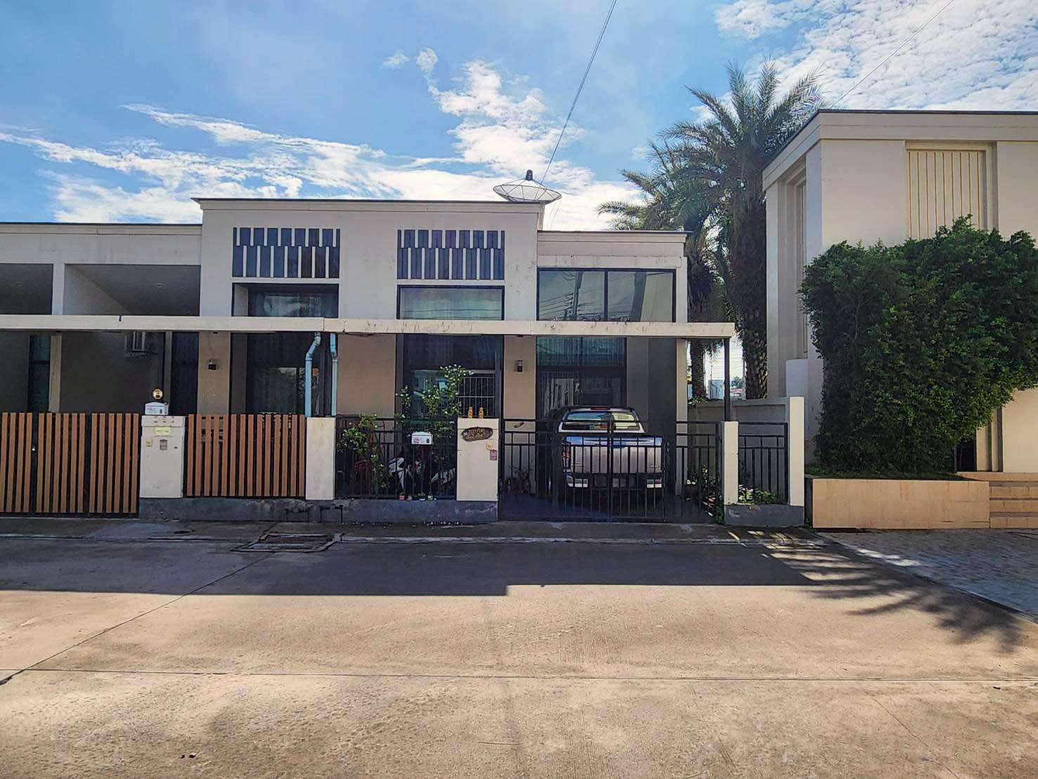 ทาวน์เฮ้าส์ สกายไลน์ ปลวกแดง